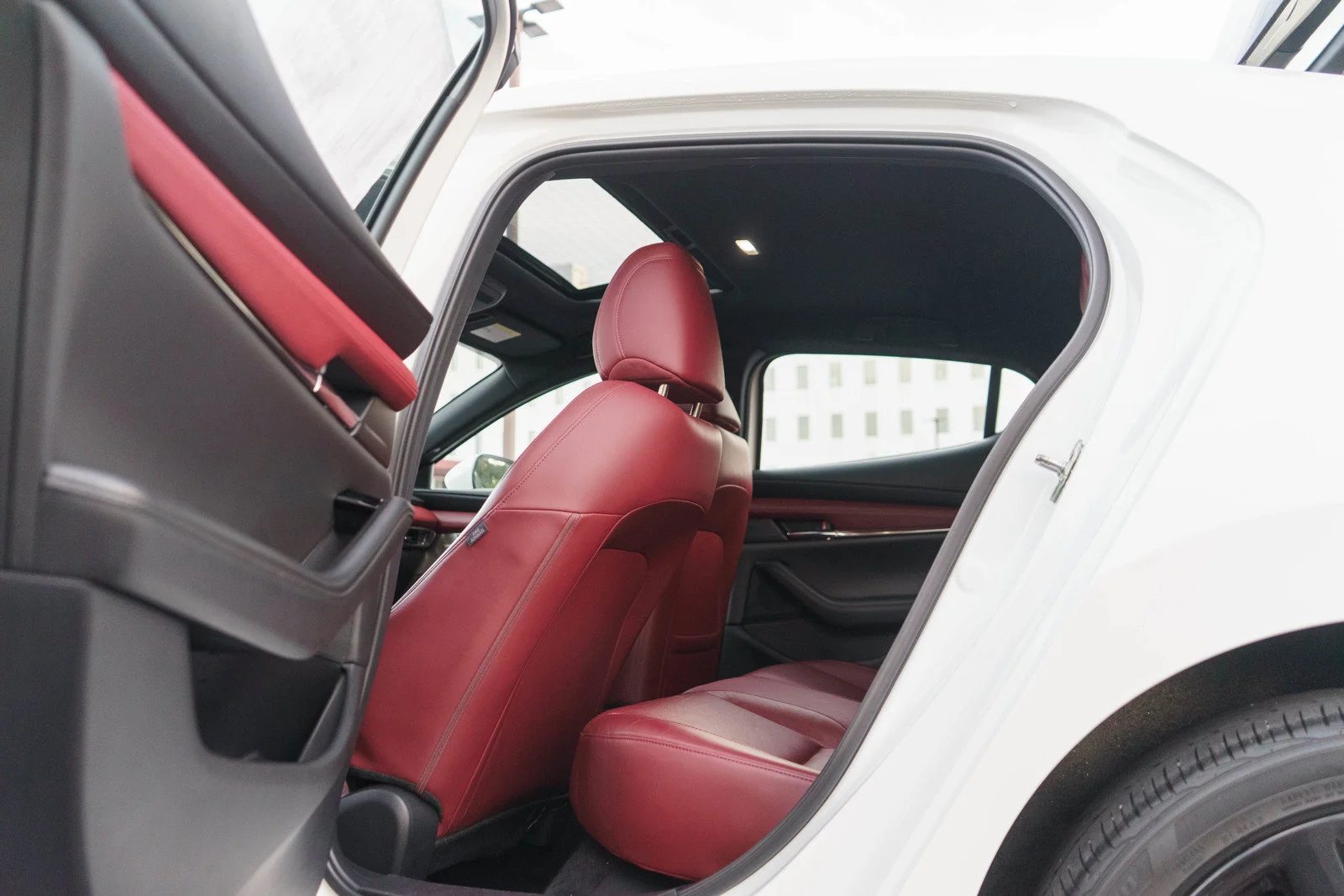 Used 2020 Snowflake White Pearl Mica Mazda Premium image 15