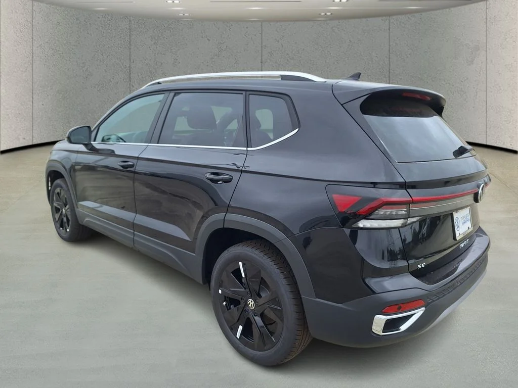 New 2026 Black Volkswagen 1.5T SE image 3