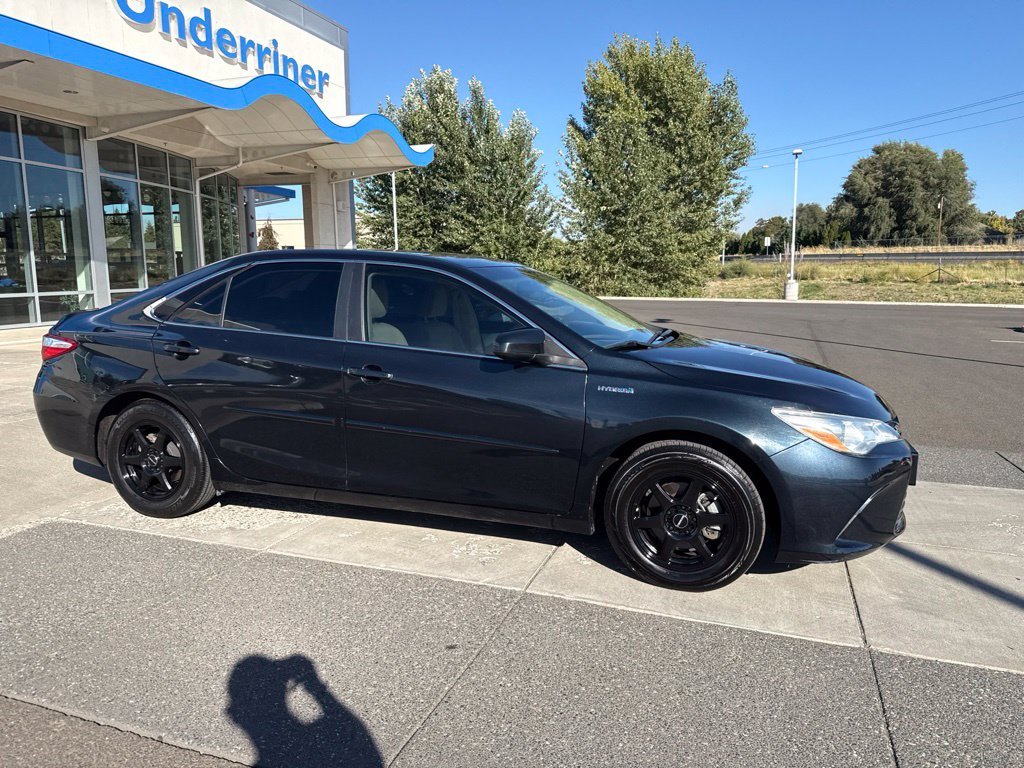 Used 2015 Toyota Camry LE Hybrid with VIN 4T1BD1FK9FU156403 for sale in College Place, WA