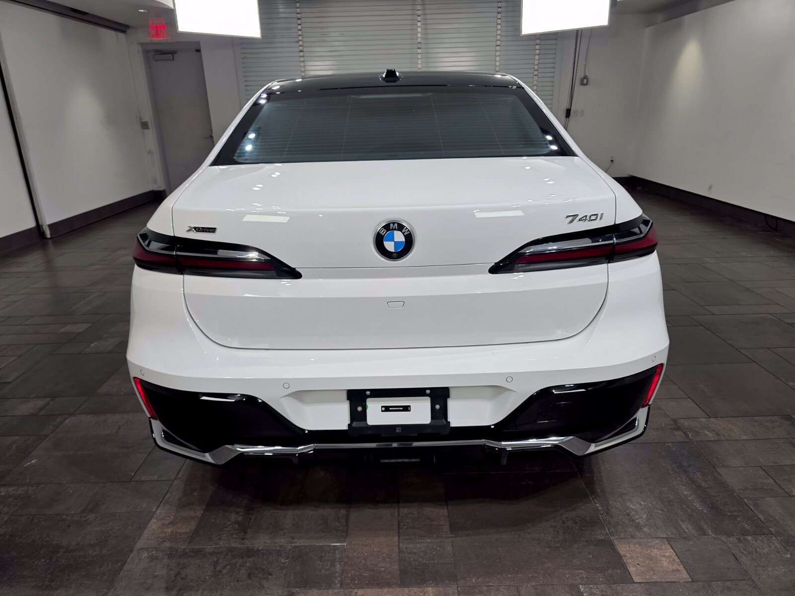 Used 2025 Alpine White BMW 740i xDrive Sedan image 5