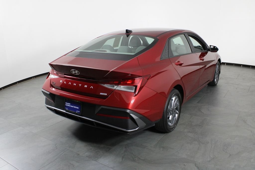 Certified Used 2024 Red Hyundai Blue image 4