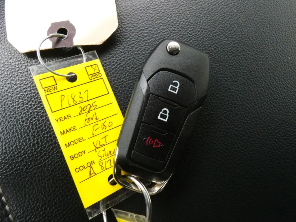 Used 2025 Silver Ford XLT image 32