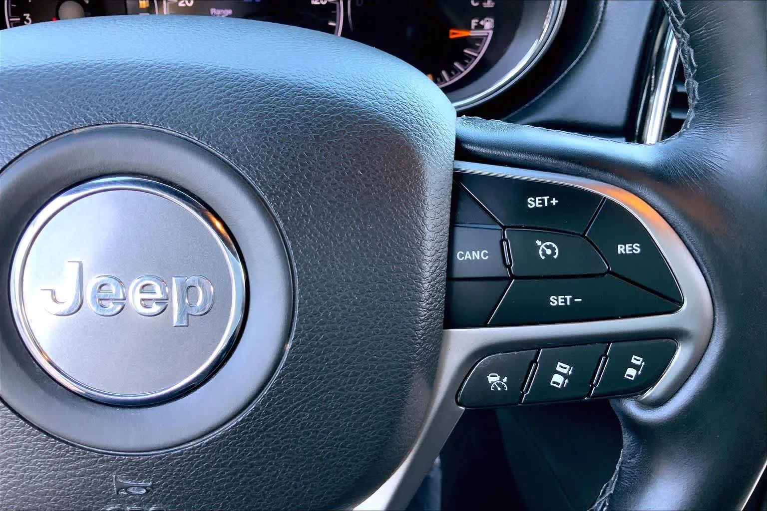 Used 2020 Velvet Red Pearlcoat Jeep Overland image 25