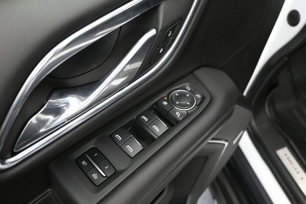 Used 2021 White Chevrolet High Country image 23