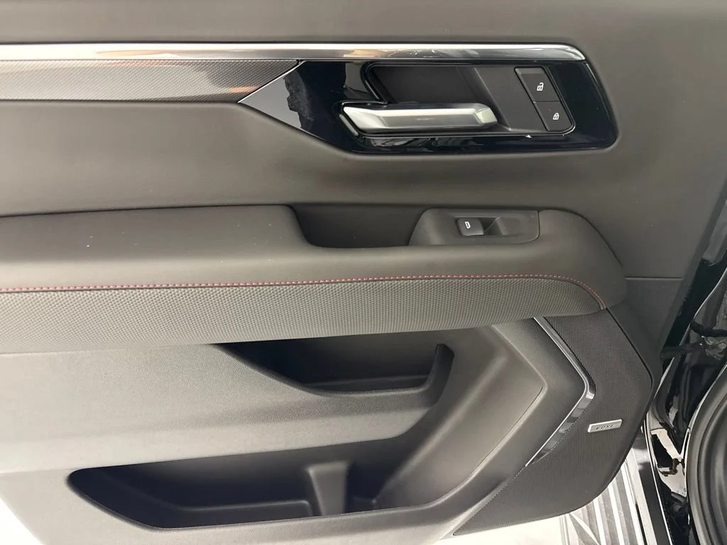 2026 Chevrolet Suburban RST - Photo 31