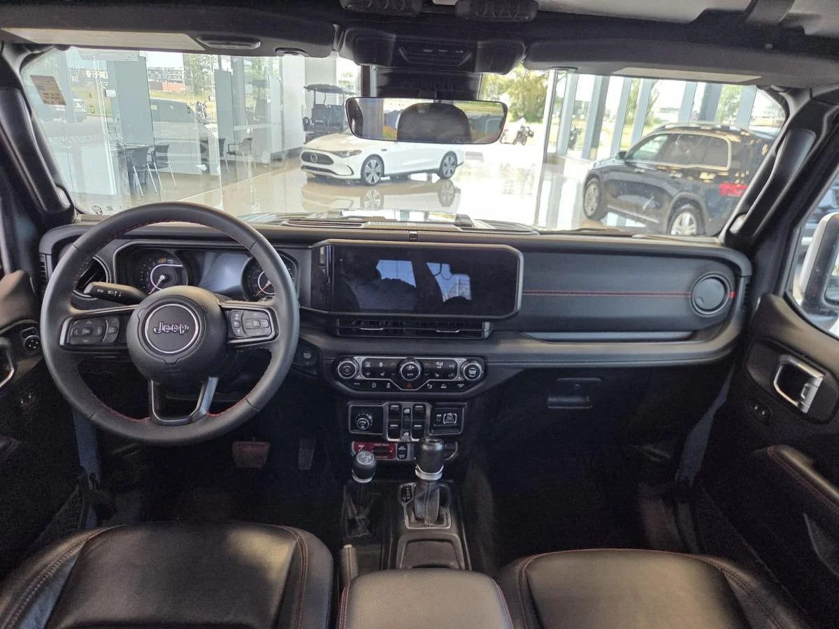 Used 2024 Silver Jeep Rubicon X 4 portes 4x4 TOIT DUR CUIR SIEGES ET VOLANTS CHAUFFANTS CAMÉRA AIR BLUETOOTH image 8
