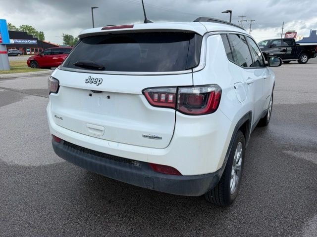 Used 2024 White Jeep Latitude image 10