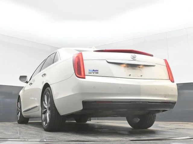 Used 2013 White Diamond Clearcoat Cadillac Base image 30