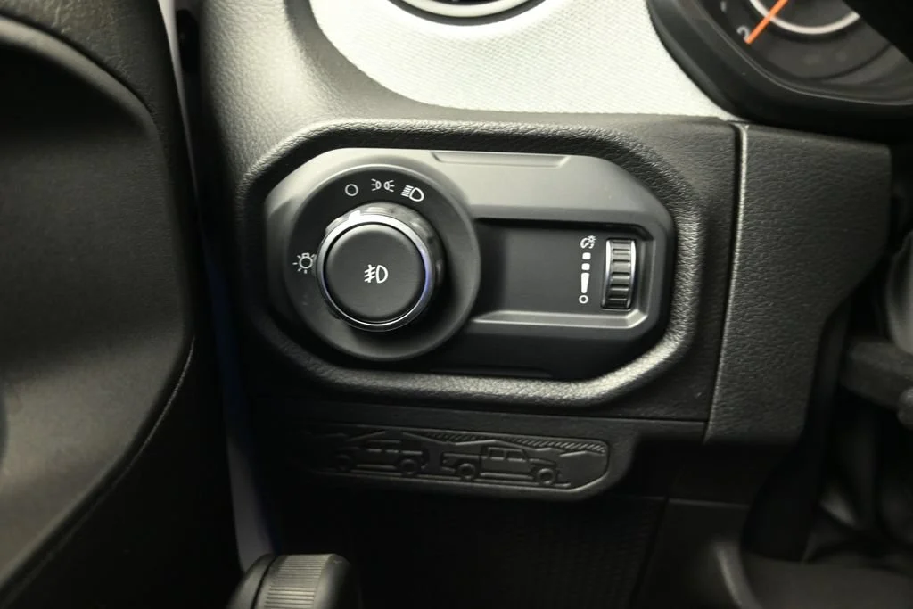 Used 2024 White Jeep Sport image 19