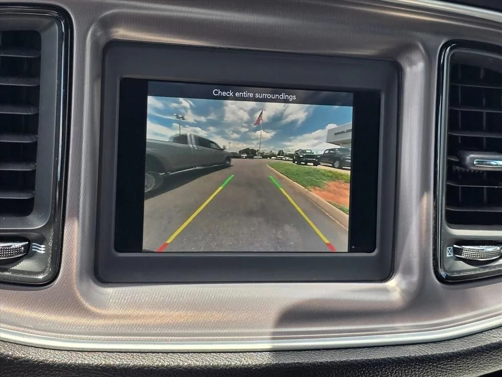 Used 2019 Black Dodge SXT image 5
