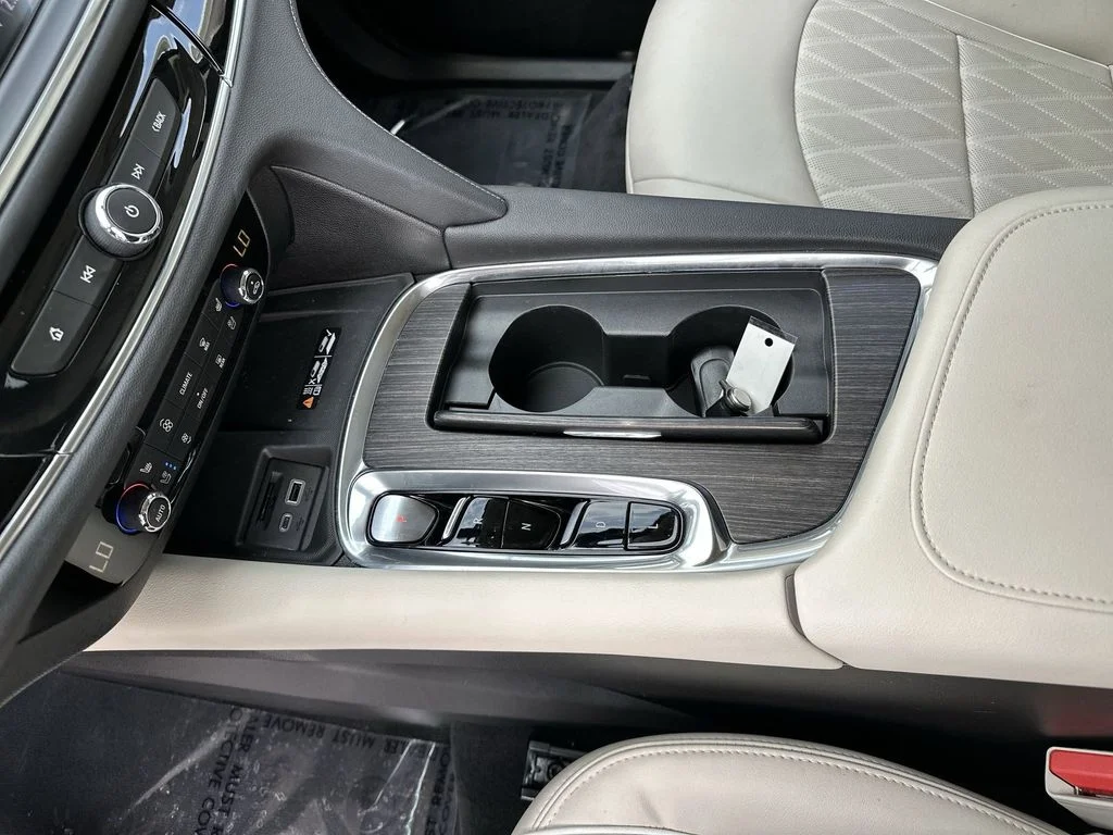 Used 2022 Green Buick Avenir image 20