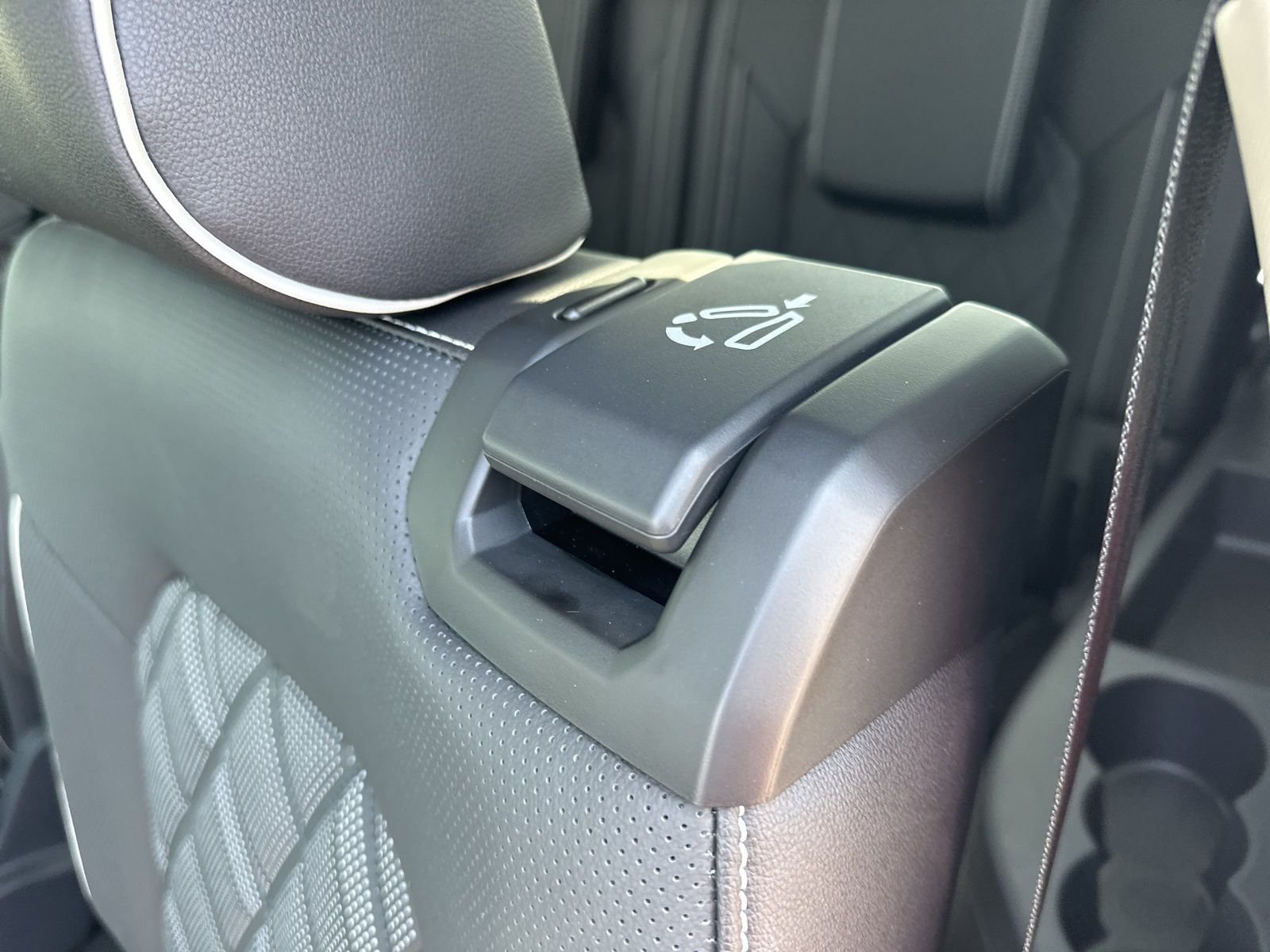 New 2026 White/off-white Volkswagen 2.0T SEL Premium R-Line image 23