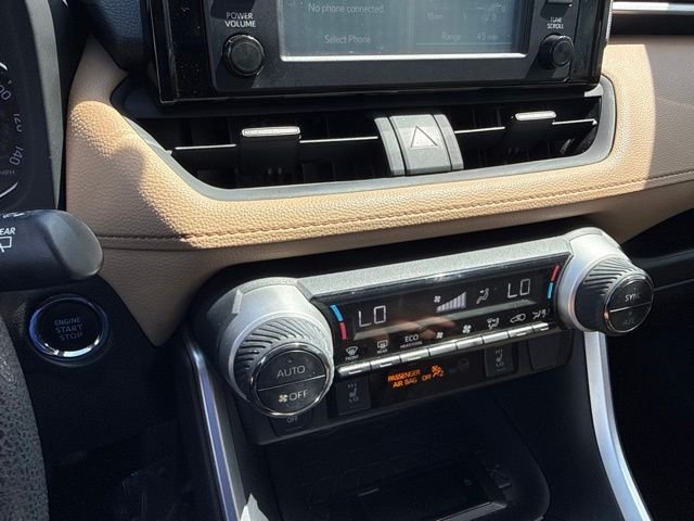 Used 2019  Toyota XLE image 28