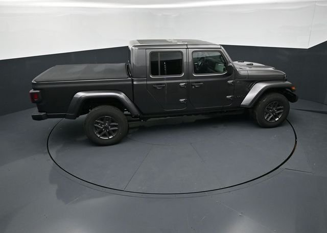 New 2026 Granite Crystal Metallic Clear-Coat Exterior Paint Jeep Sport S image 18