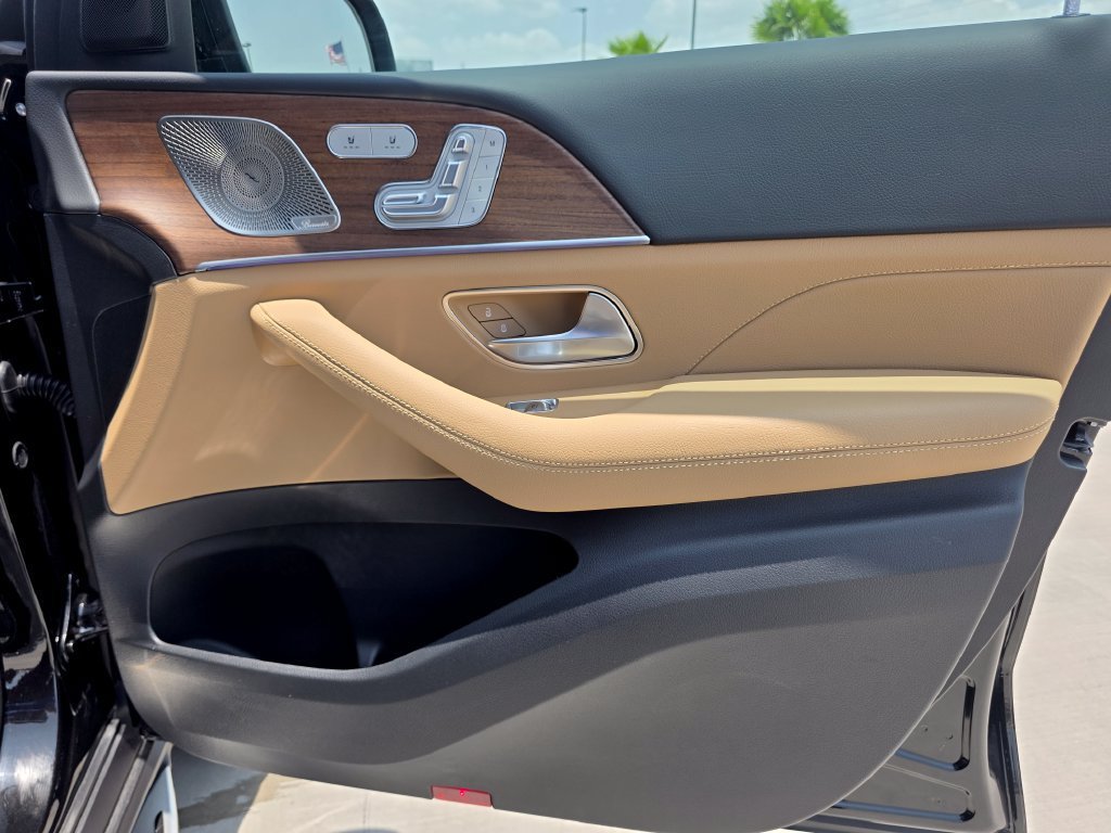 New 2026 Obsidian Black Metallic Mercedes-Benz GLS 580 image 47