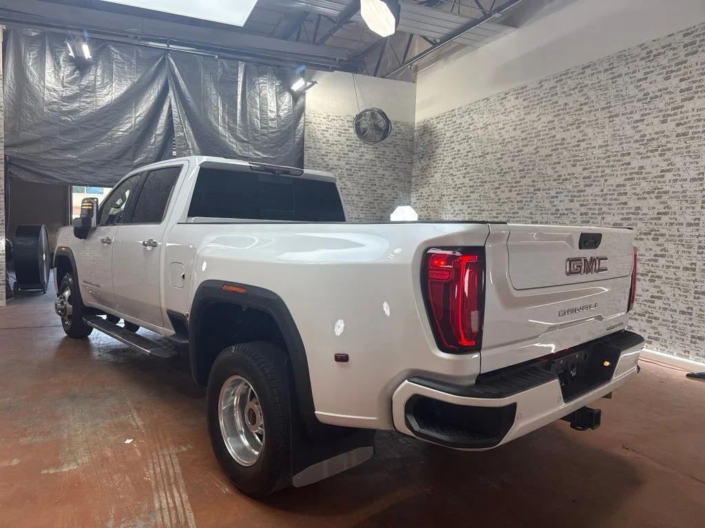 Used 2020 White Frost Tricoat GMC Denali image 5
