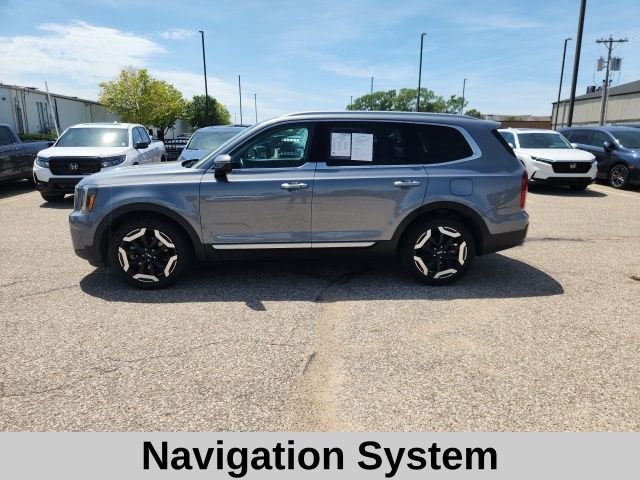Used 2025 Silver Kia S image 3