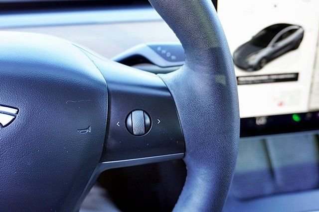 Used 2023  Tesla Base image 38