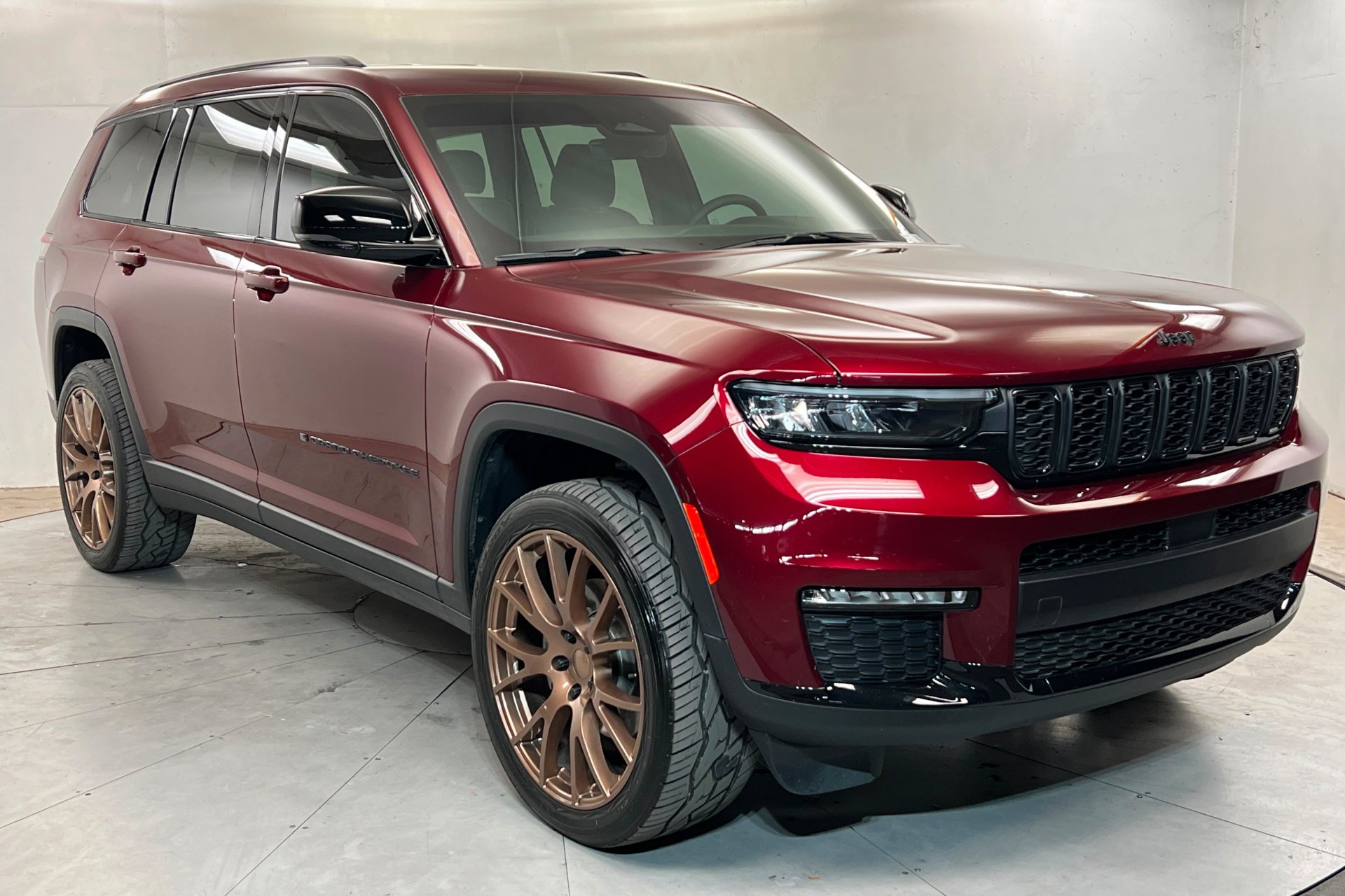 Used 2025 Velvet Red Pearlcoat Jeep Limited image 8