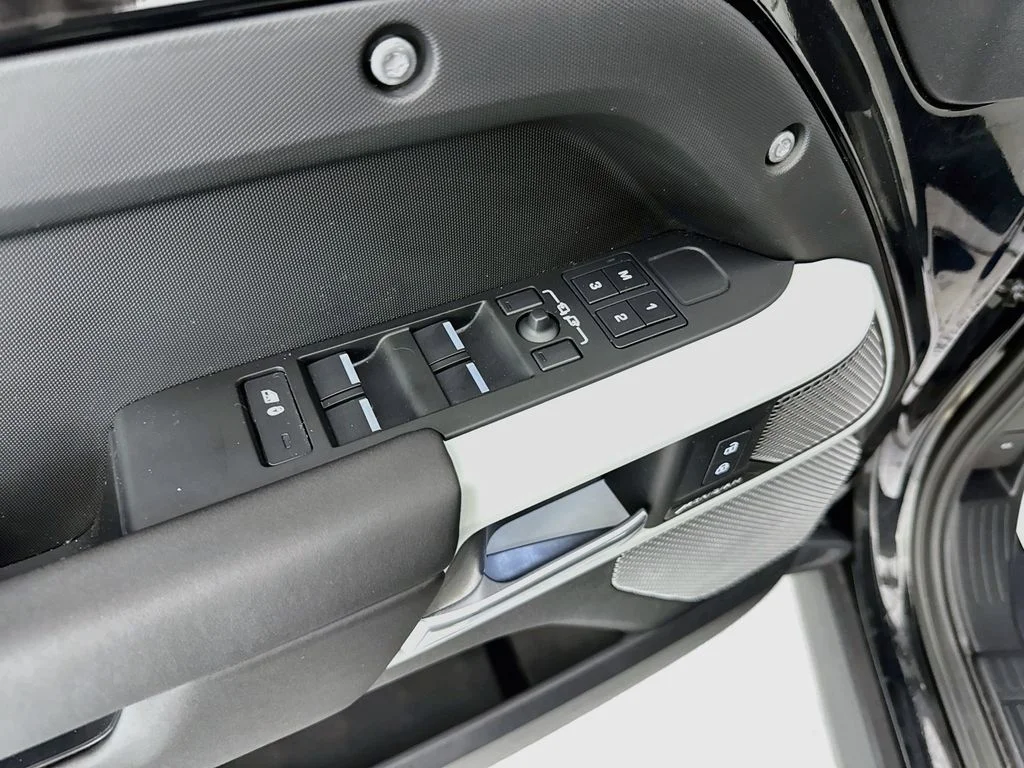 Used 2024 Black Land Rover S image 18