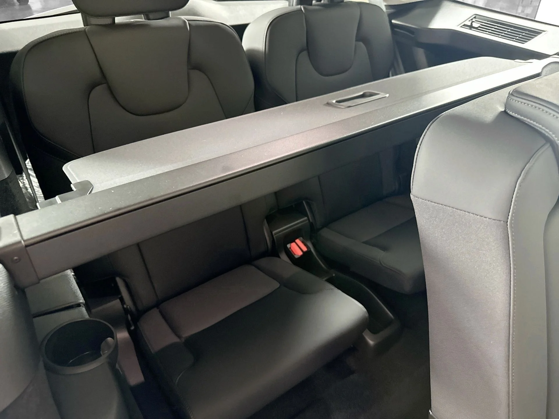 2026 Volvo XC90 Plus - Photo 30