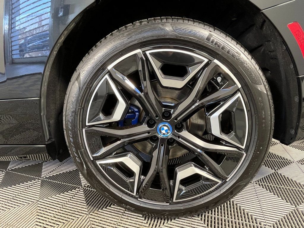 Used 2025 Black BMW xDrive50 image 15