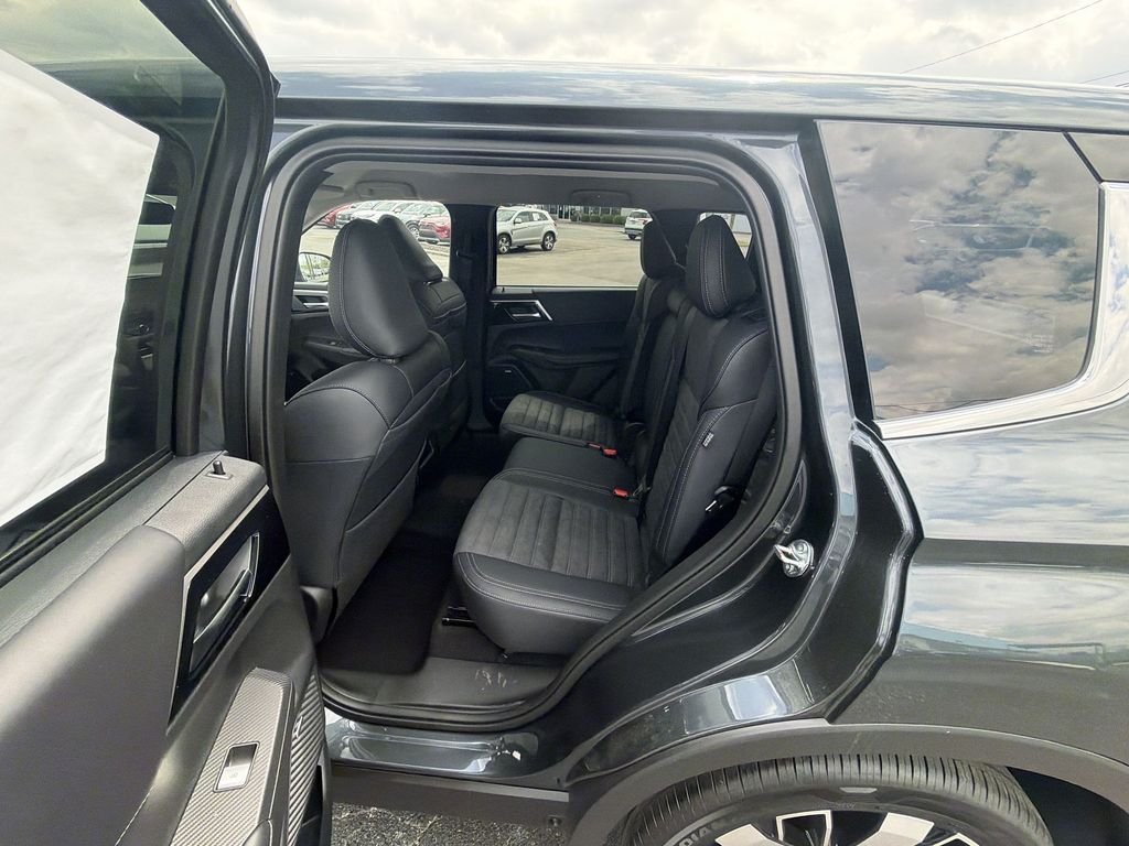 New 2026 Gray Mitsubishi SE image 22