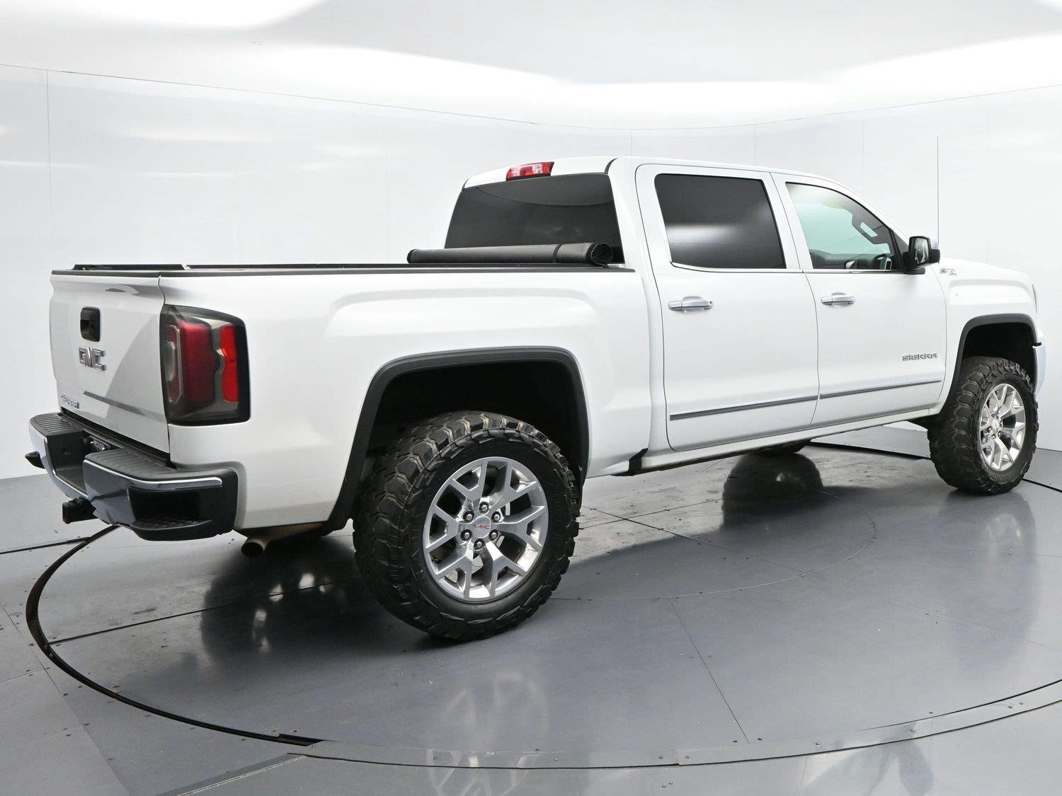 Used 2018 Summit White GMC SLT image 7