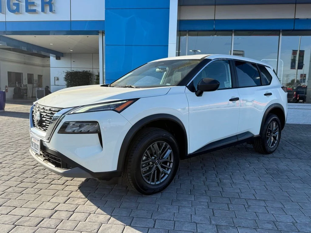 Used 2023 White Nissan S image 4