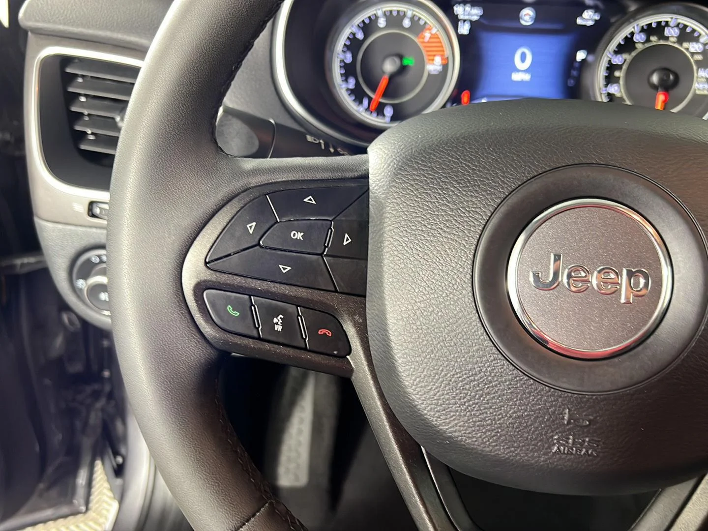 Used 2022 Granite Crystal Metallic Clearcoat Jeep Trailhawk image 15