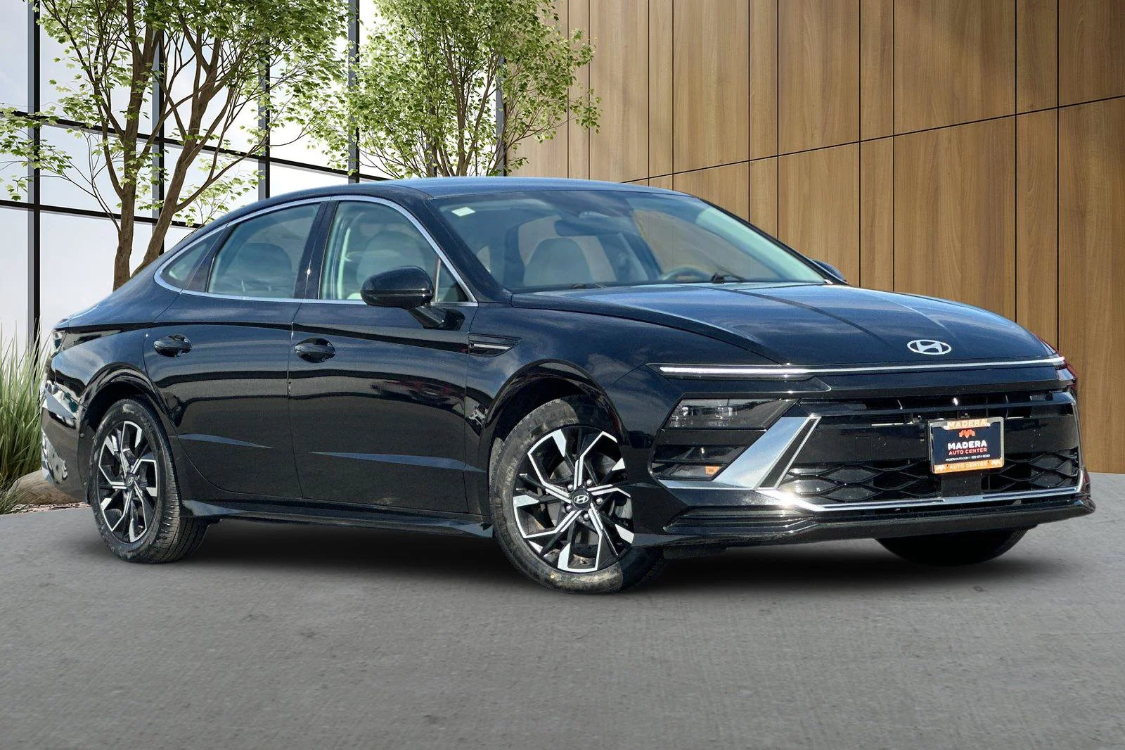Used 2025 Black Hyundai SEL image 1