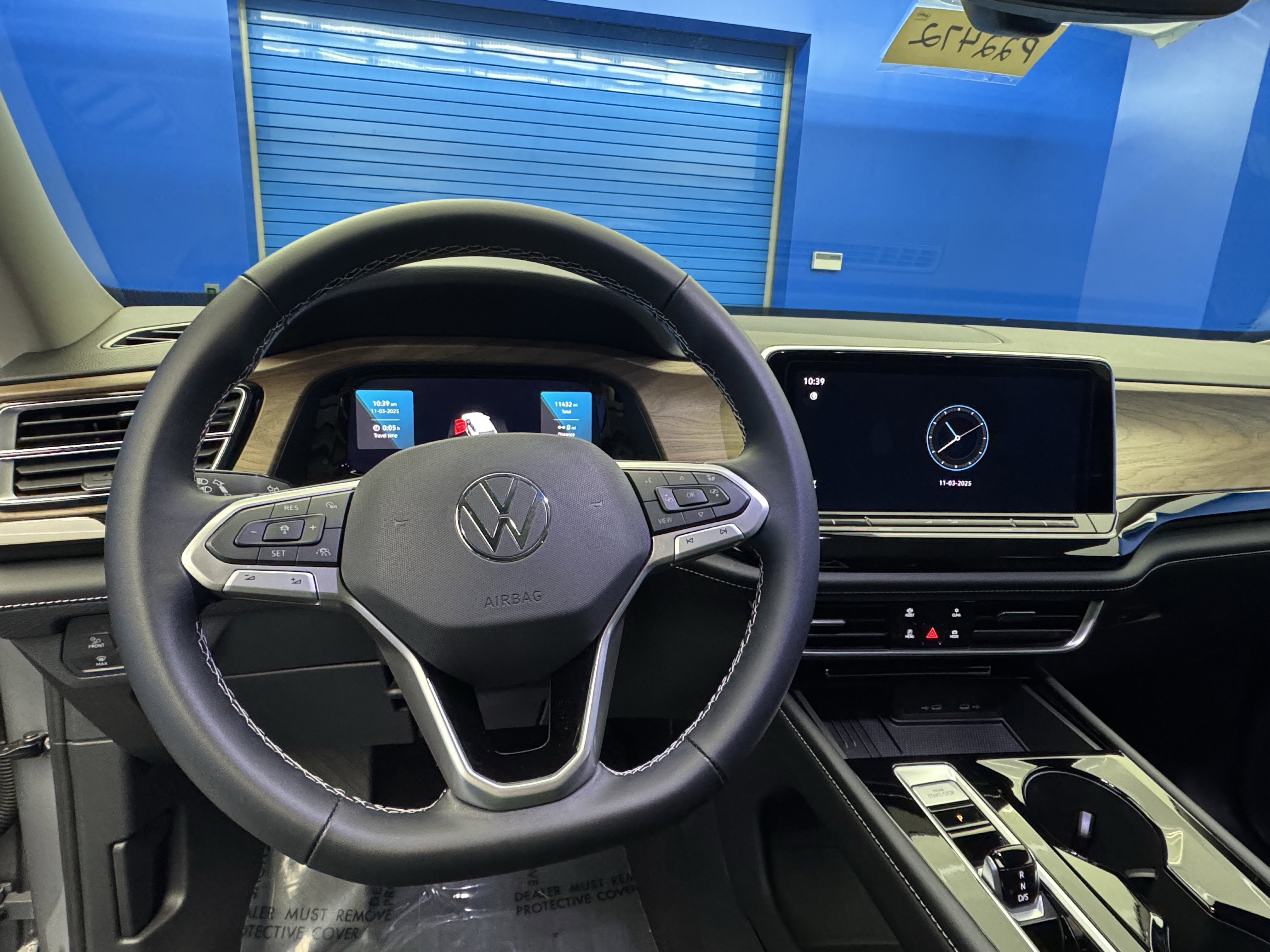 2025 Volkswagen Atlas SE Technology photo 2