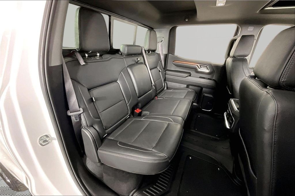 Used 2024 White GMC Denali image 25