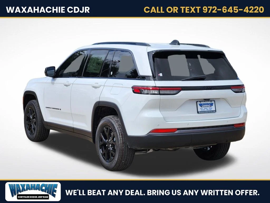 New 2026 Bright White Clear-Coat Exterior Paint Jeep Altitude image 3