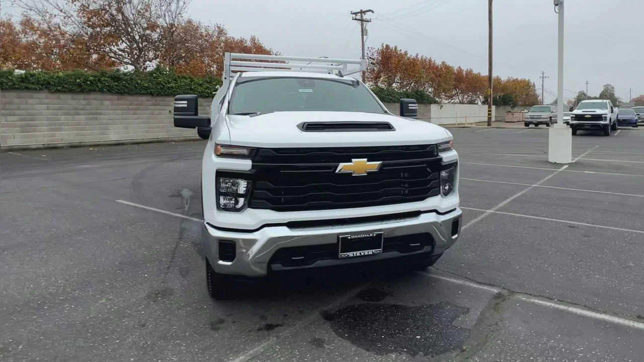 New 2026 Summit White Chevrolet WT image 38