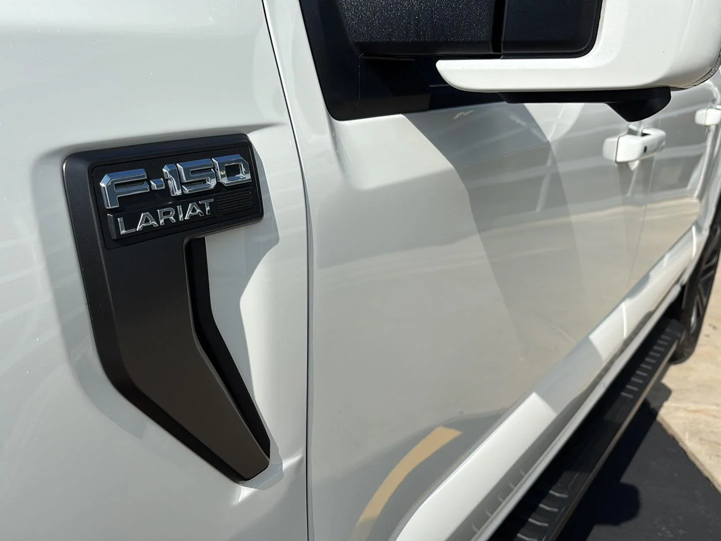 Used 2022 Star White Metallic Tri-Coat Ford LARIAT image 8