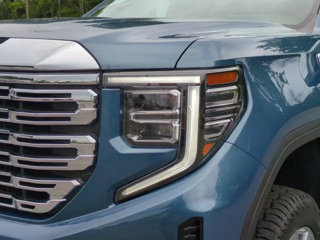 Used 2024 Blue GMC Denali image 9