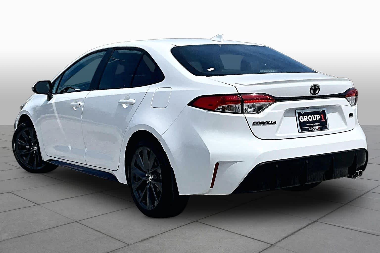 Used 2026 Ice Cap Toyota SE image 12