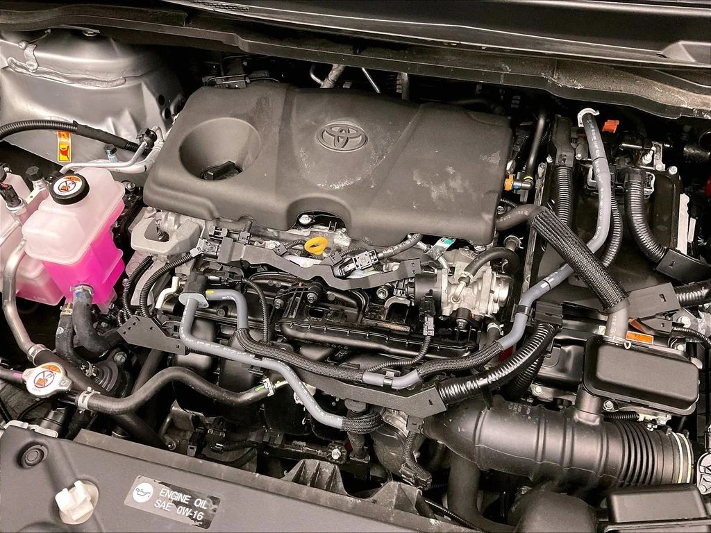 Used 2025 Silver Toyota XLE image 39