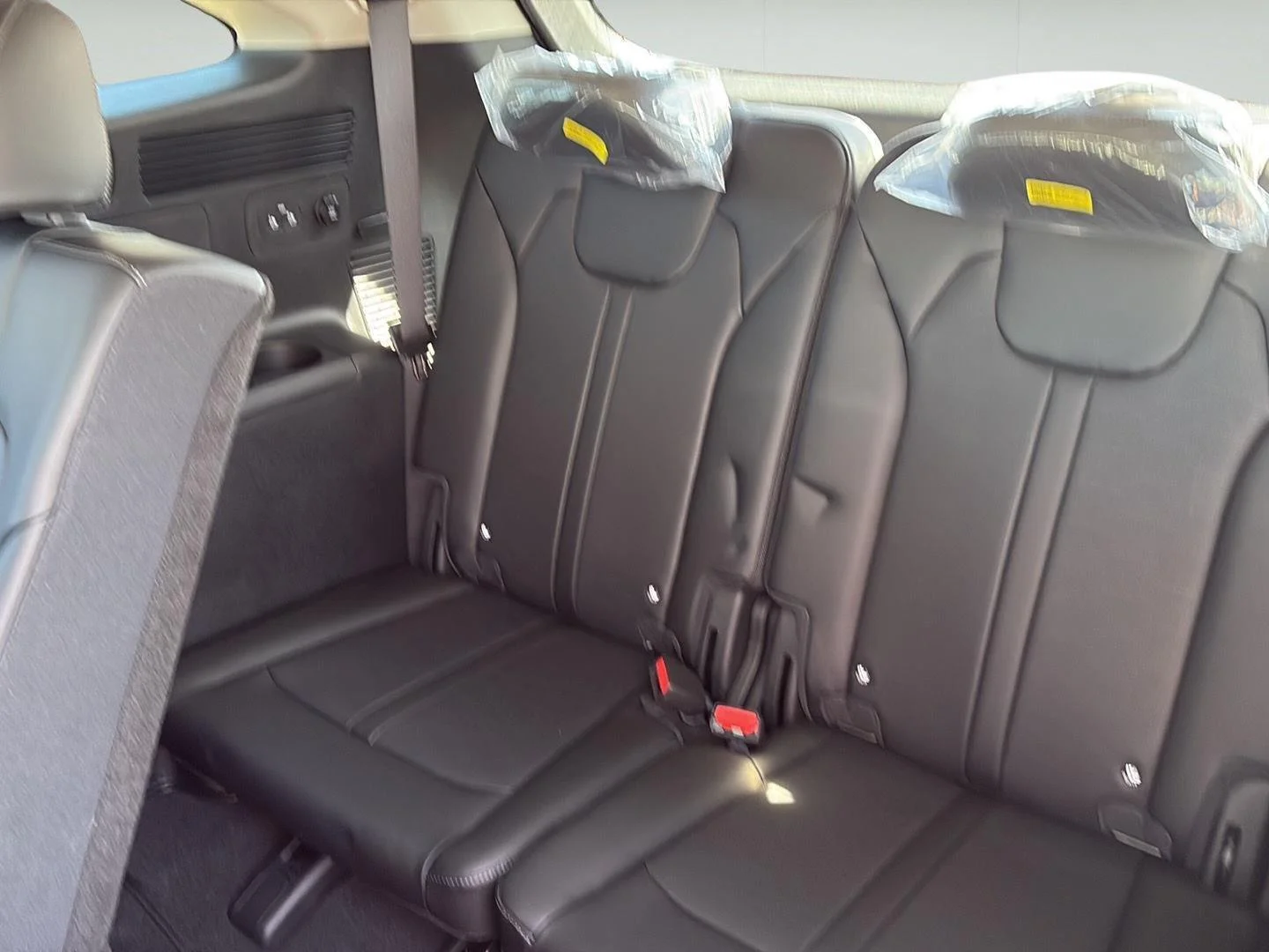 2026 Kia Sorento EX - Photo 12