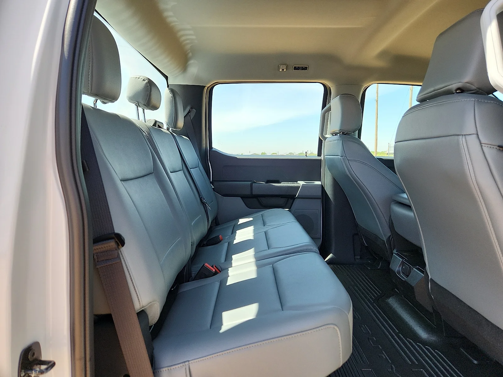 New 2026 Oxford White Ford F-450® XL image 19
