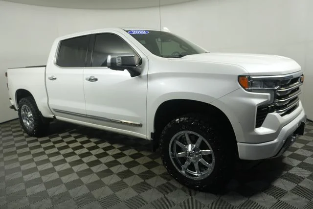 Used 2022 Iridescent Pearl Tricoat Chevrolet High Country image 1