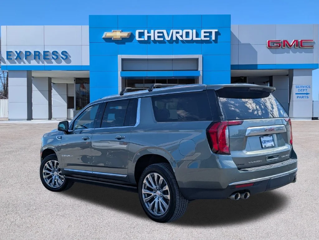 Used 2023 Green GMC Denali image 5