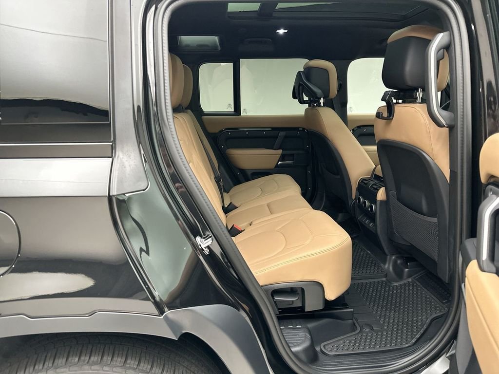 New 2026 Santorini Black Land Rover S image 7