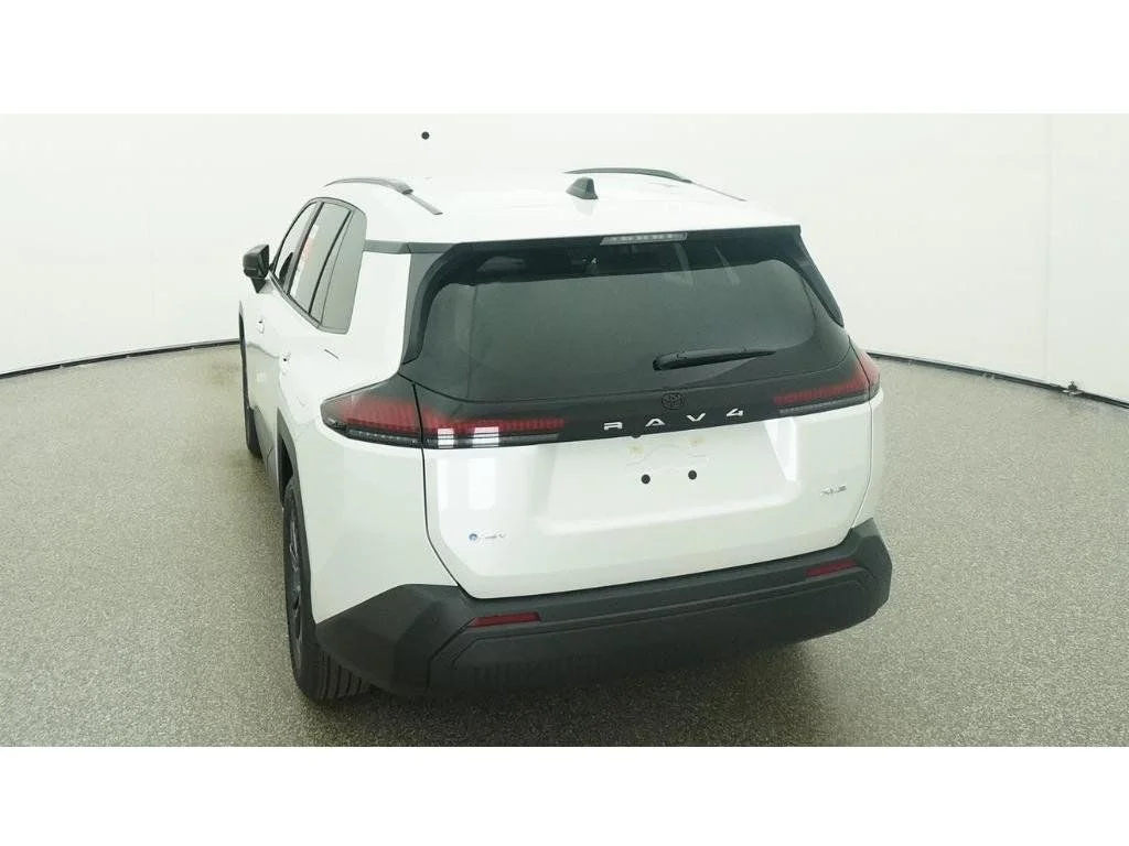 New 2026 Wind Chill Pearl Toyota XLE Premium image 8