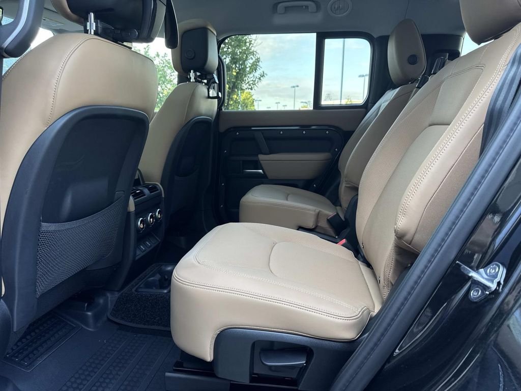 New 2026 Santorini Black Land Rover S image 13