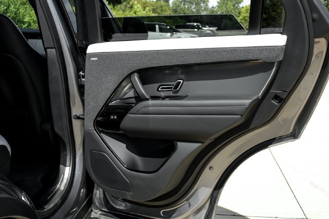 Used 2024  Land Rover Dynamic SE image 59