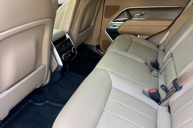 New 2026 Fuji White Land Rover SE image 11