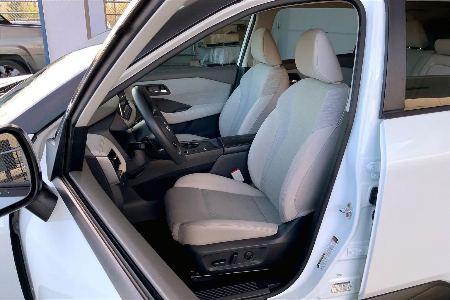 2022 Nissan Rogue SV - Photo 8