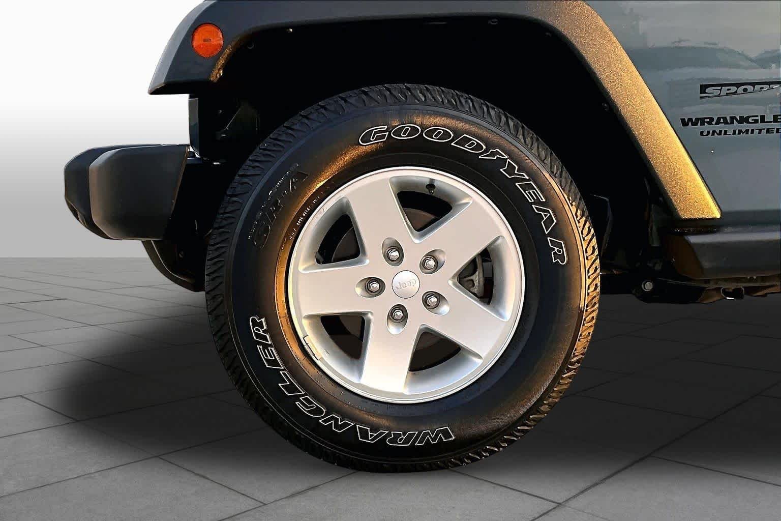 Used 2015 Anvil Clearcoat Jeep Sport image 11